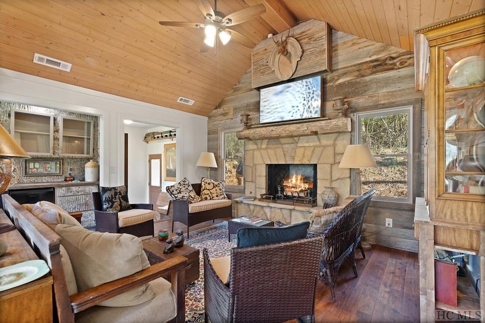 Sold $1,595,000