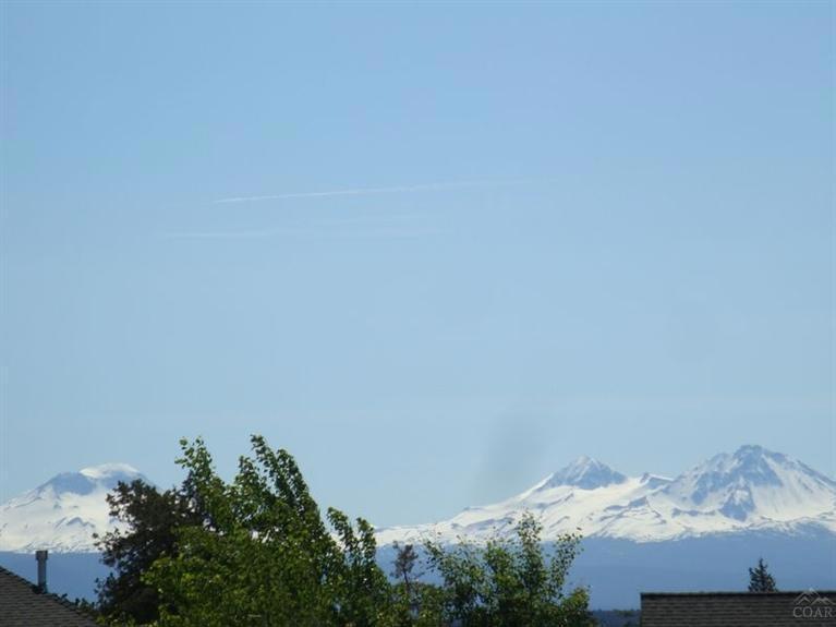 2438 SW 43rd St, Redmond, OR 97756 - photo 1