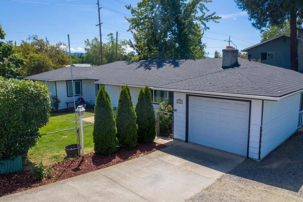 1301 Springbrook Rd, Medford, OR 97504 - photo 1
