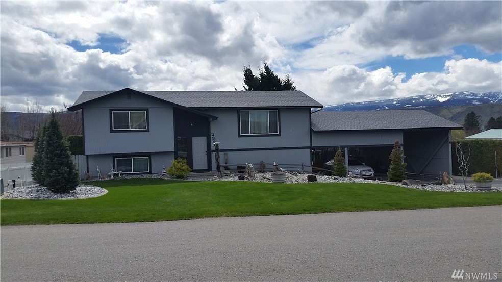 2320 3rd St NE, East Wenatchee, WA 98802 - photo 1