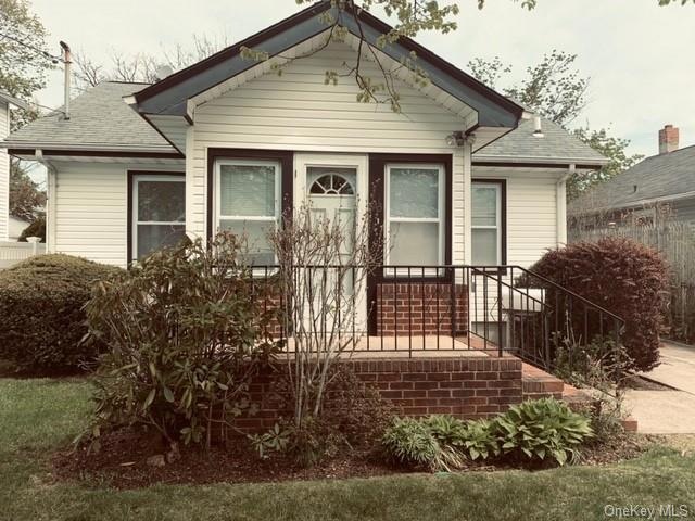 543 Lincoln Ave, West Hempstead, NY 11552 - photo 1