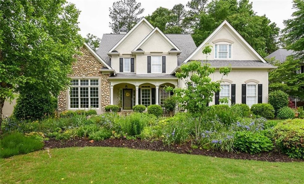 GORGEOUS EXECUTIVE HOME LOCATED IN ECHO MILL