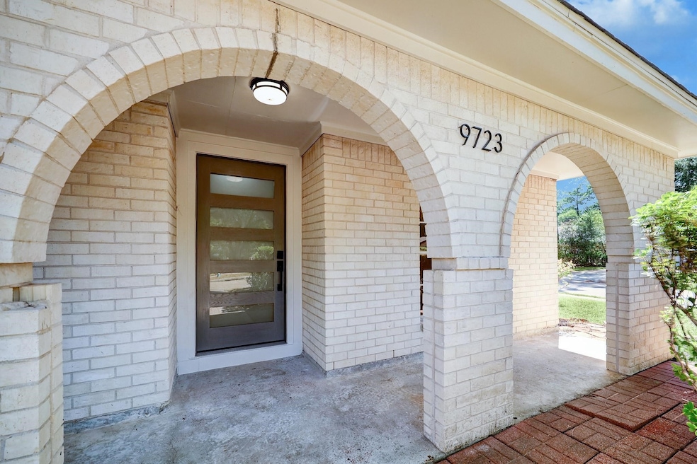 The main entry is both welcoming and elegant, with