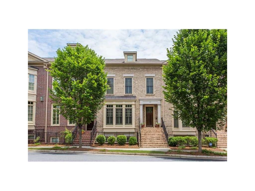 Exterior Front. Gorgeous Townhome inside 285 situa