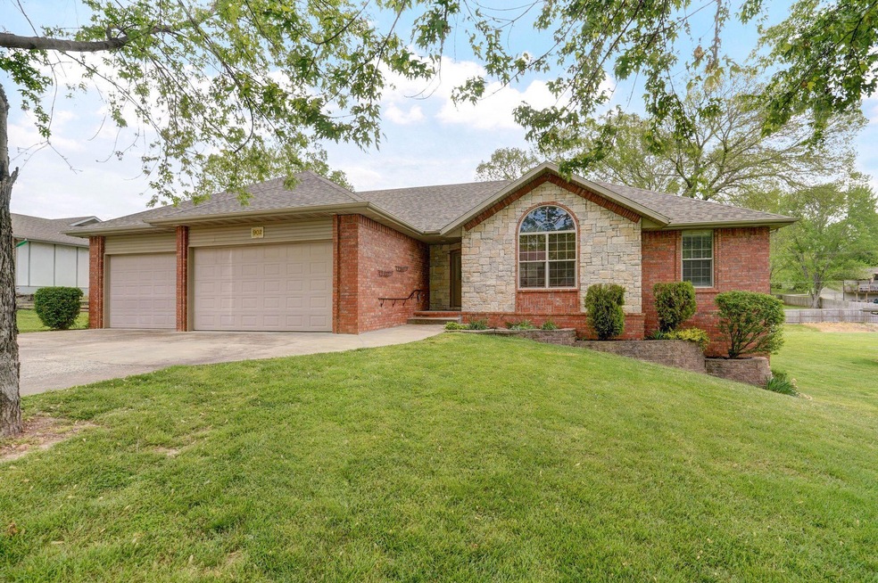 902 N 39th St, Nixa, MO 65714 - photo 1