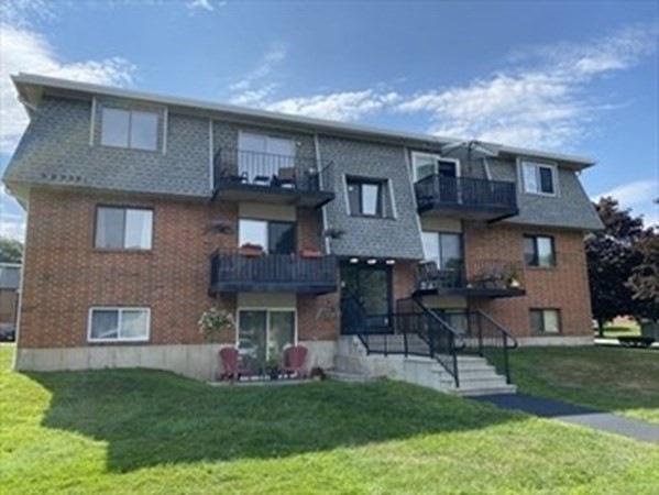 176 Maple Ave unit 5-36, Rutland, MA 01543 - photo 1