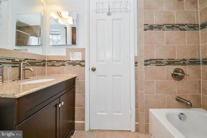 3007 S Buchanan St unit A1, Arlington, VA 22206 - photo 1
