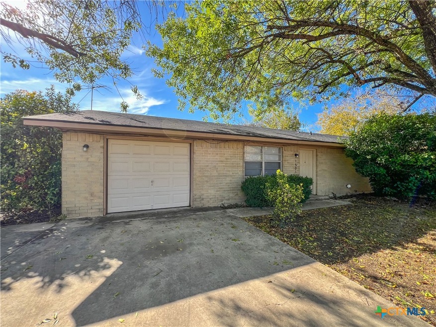 1301 Azalea Ln, New Braunfels, TX 78130 - photo 1