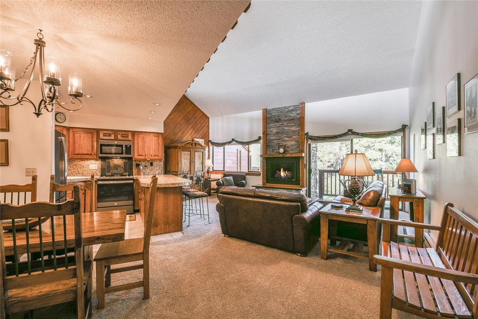 Open floorplan with vaulted ceilings