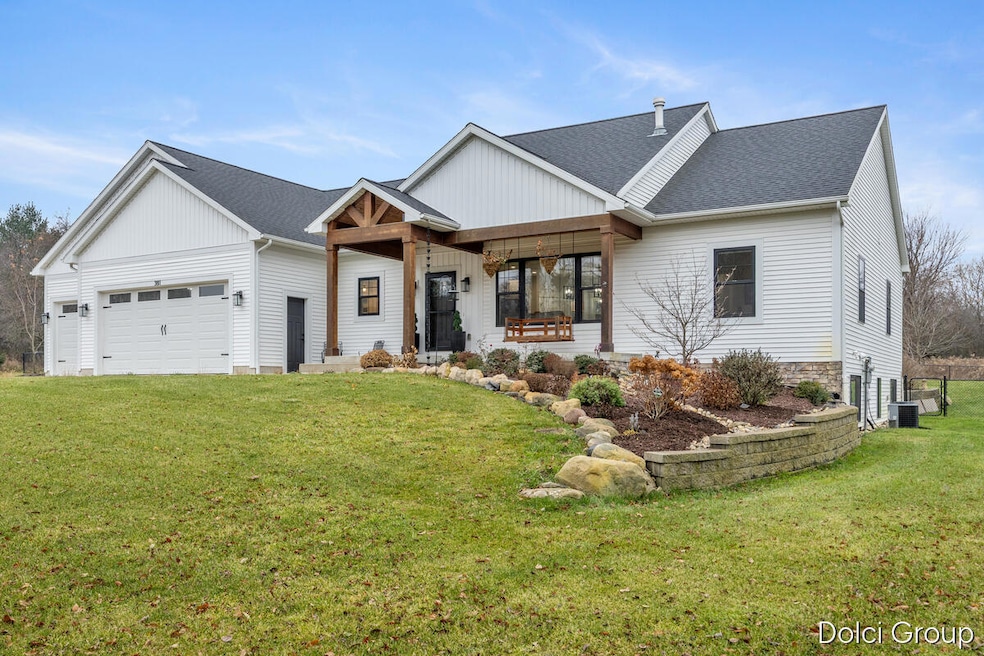 3811 Peach Ridge Ave NW, Grand Rapids, MI 49544 - photo 1