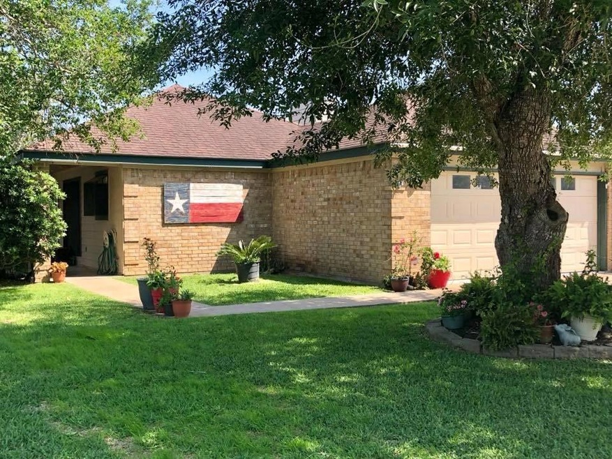 2421 Hedgerose Ln, Bay City, TX 77414 - photo 1