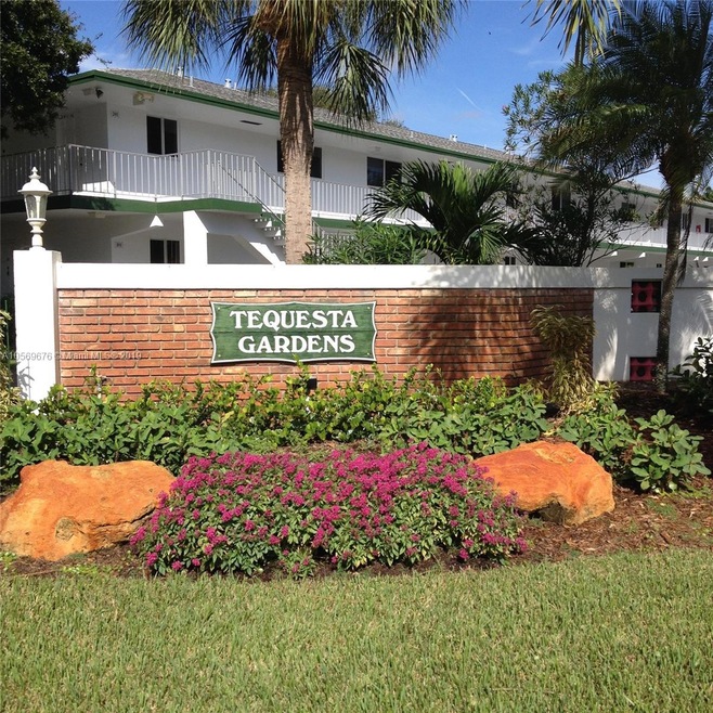 Tequesta Gardens Entrance