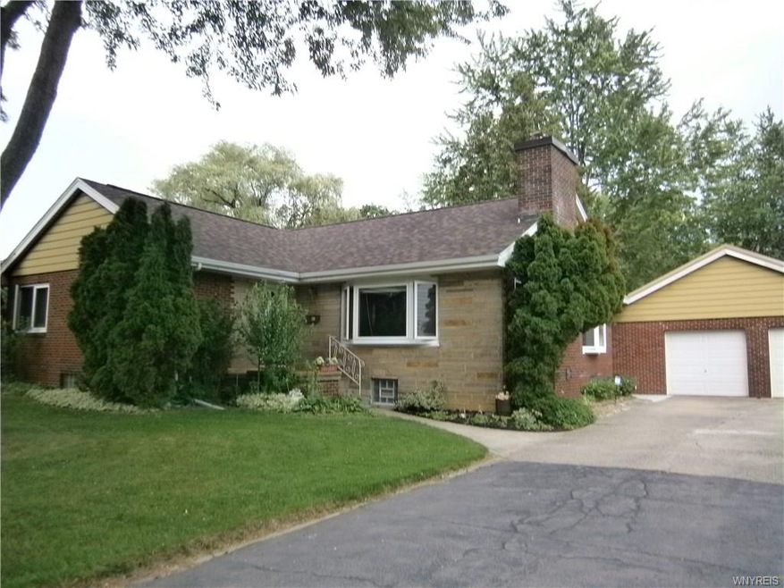 279 Drake Dr, North Tonawanda, NY 14120 - photo 1