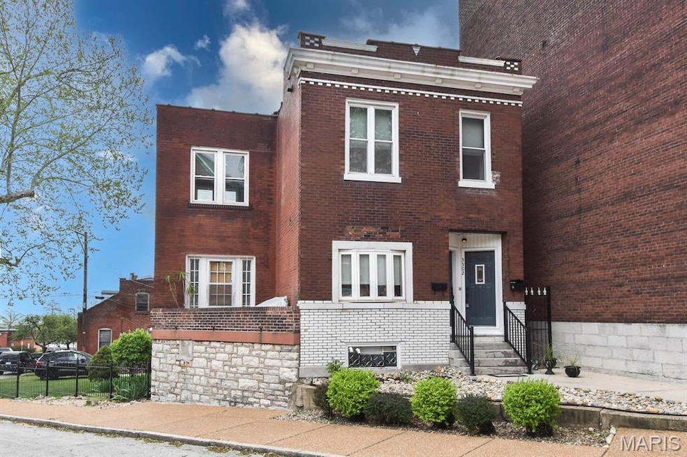 3302 S 9th St unit A, Saint Louis, MO 63118 - photo 1