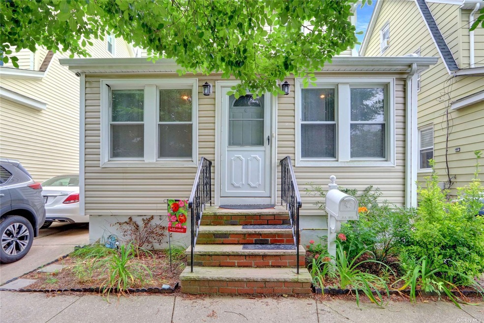 89-10 250th St, Jamaica, NY 11426 - photo 1