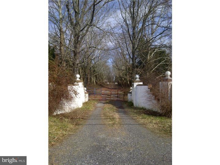 559 Oak Grove Rd, Swedesboro, NJ 08085 - photo 1