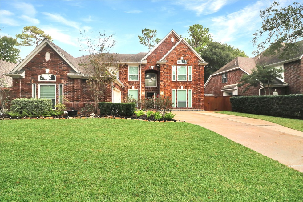 9118 Woodwind Lakes Dr, Houston, TX 77040 - photo 1