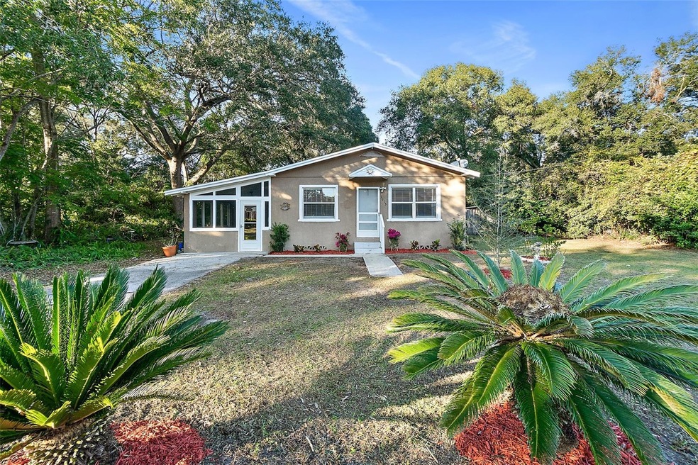 1115 E Hubbard Ave, Deland, FL 32724 - photo 1