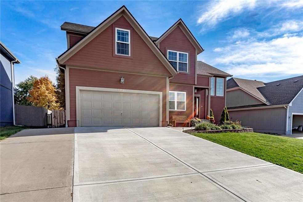 5731 Lakecrest Dr, Shawnee, KS 66218 - photo 1