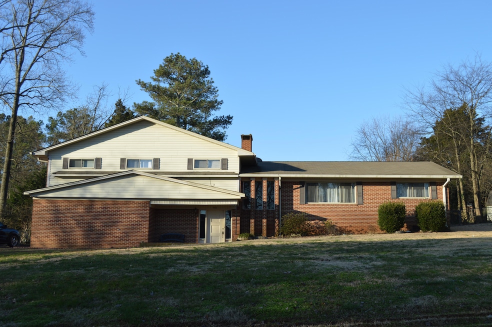 915 Georgia Cir NW, Cleveland, TN 37311 - photo 1