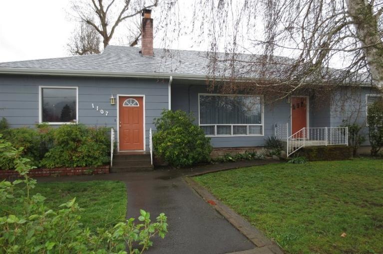 1107 Grandview Ave, Grants Pass, OR 97527 - photo 1