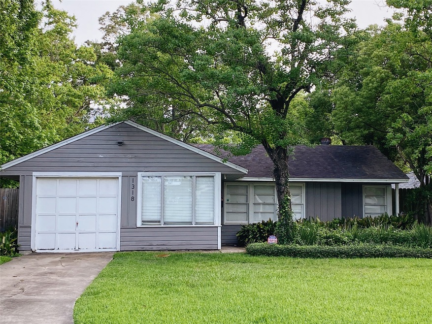 1318 Chamboard Ln, Houston, TX 77018 - photo 1