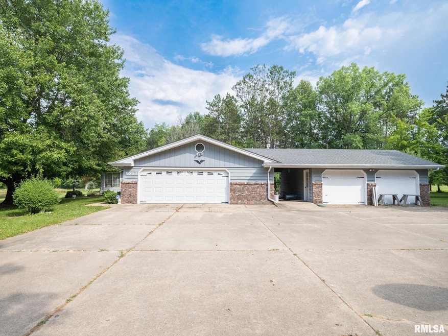 5727 W Martindale Ln, Peoria, IL 61615 - photo 1