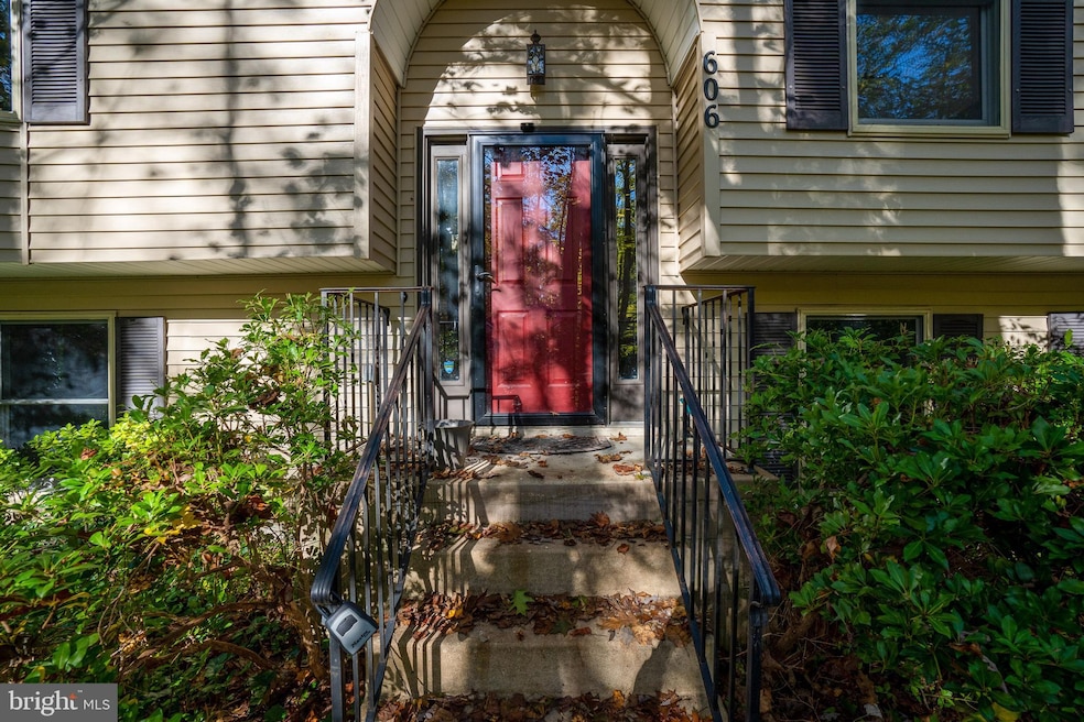 606 Harrison Cir, Locust Grove, VA 22508 - photo 1