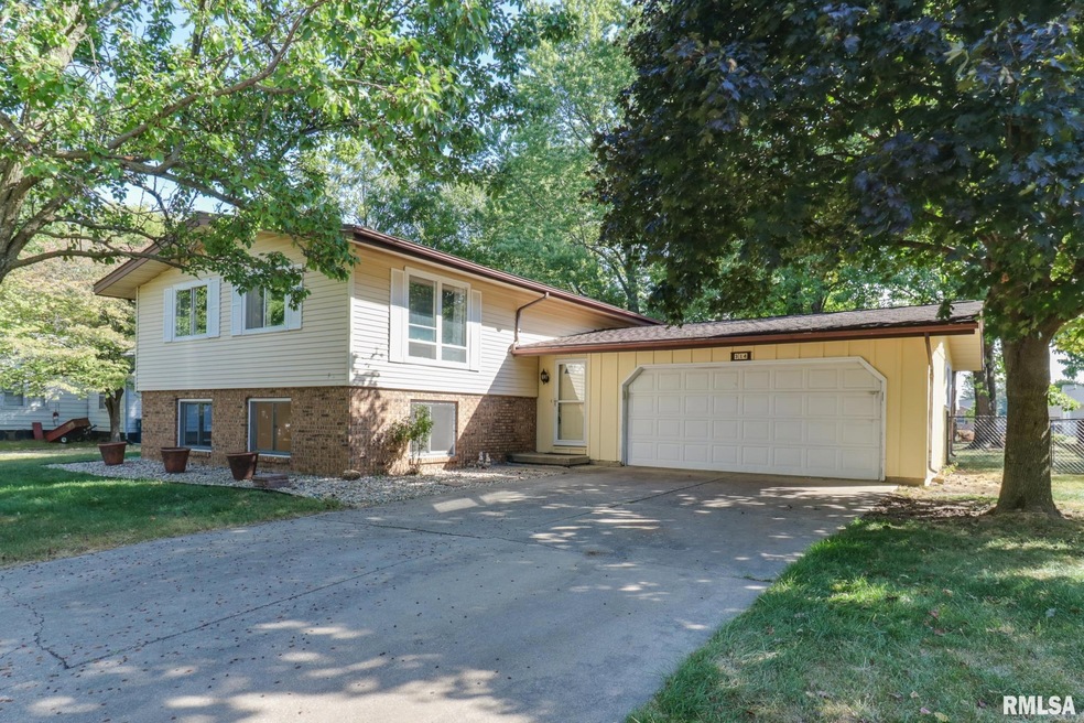 314 S Maple Ave, Minier, IL 61759 - photo 1