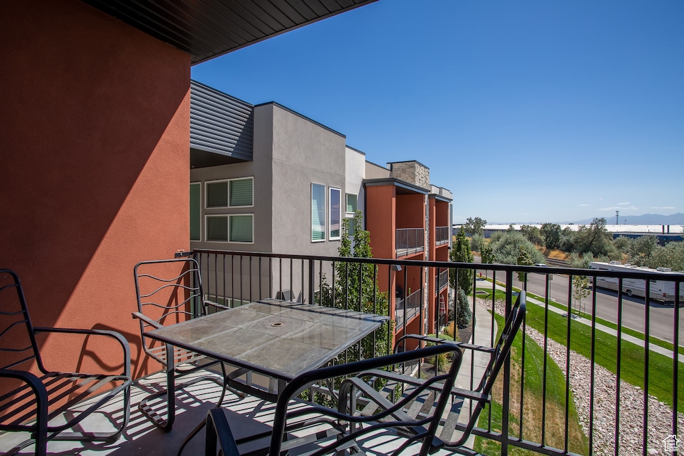 875 S Depot St unit A335, Clearfield, UT 84015 - photo 1