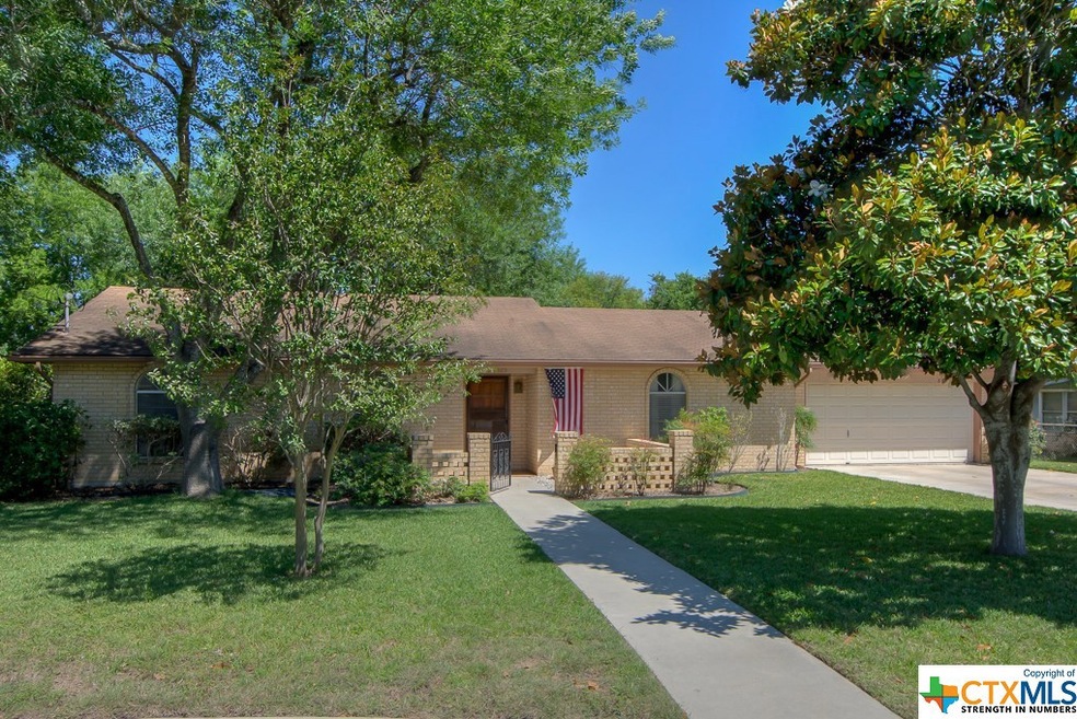 1305 Fieldcrest, New Braunfels, TX 78130 - photo 1