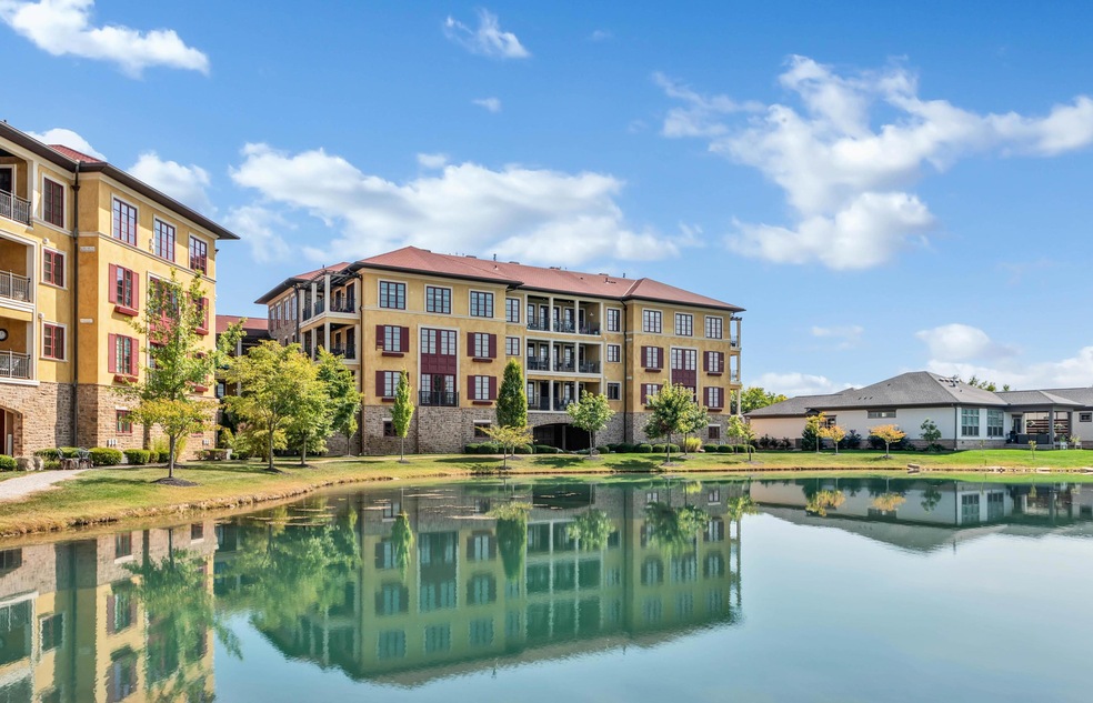 Terrazza overlooking pond