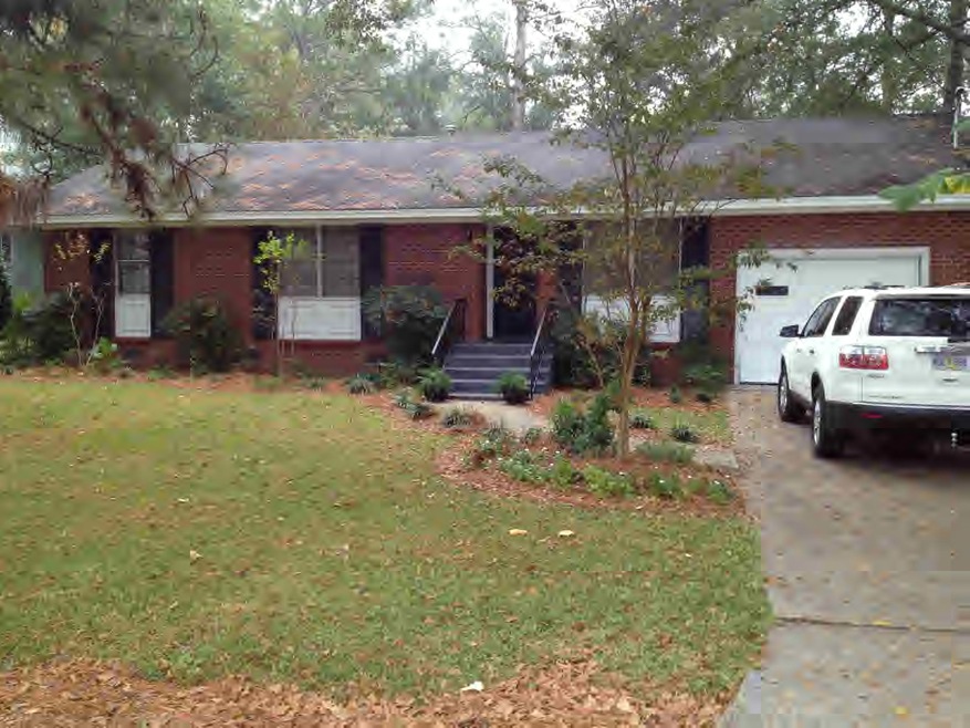 207 Hunter St, McComb, MS 39648 - photo 1