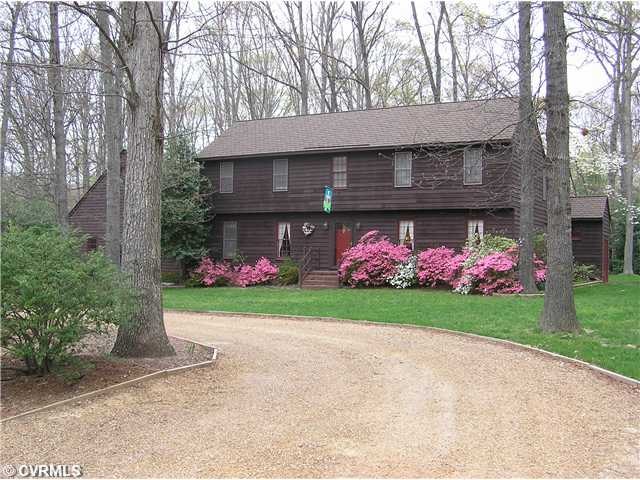 Exterior Front - Classic New England Style Colonia