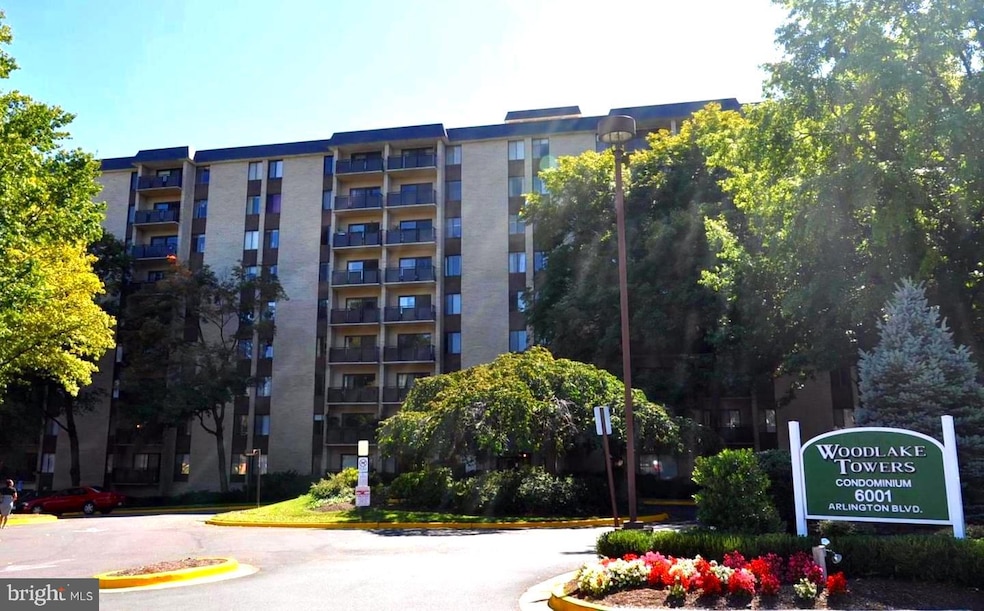 Woodlake Towers unit 812, Falls Church, VA 22044 - photo 1