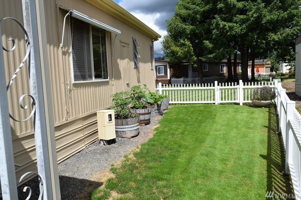 939 Noble Place, Enumclaw, WA 98022 - photo 1