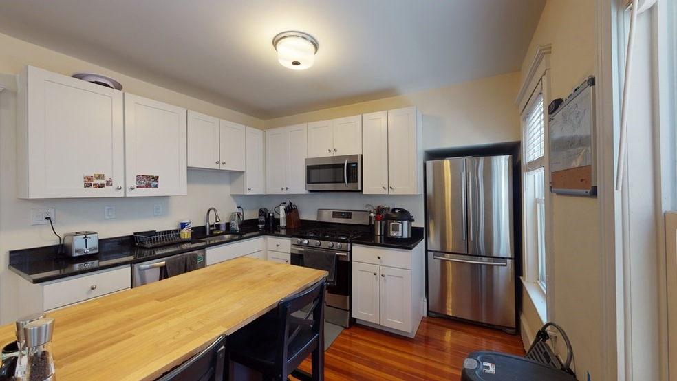652 Green St unit 1, Cambridge, MA 02139 - photo 1