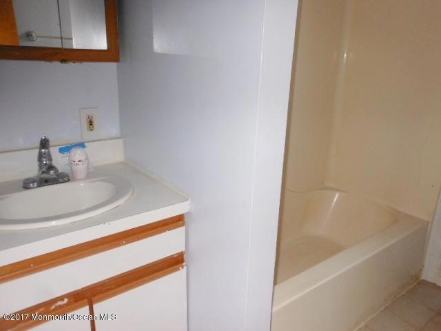 352-609247 - Bathroom 2 - different angl
