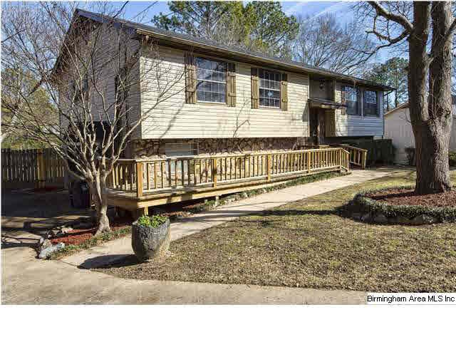 Welcome to 556 Overhill Dr in Pelham