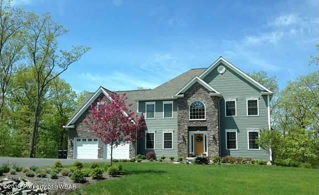 307 Canter Dr, Dallas, PA 18612 - photo 1