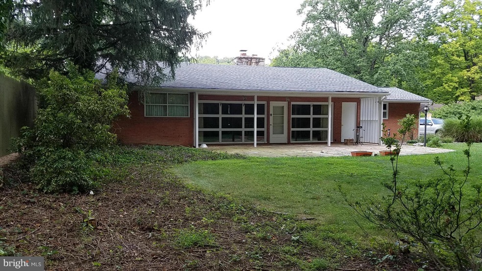 32 Pendle Ct, Berkeley Springs, WV 25411 - photo 1