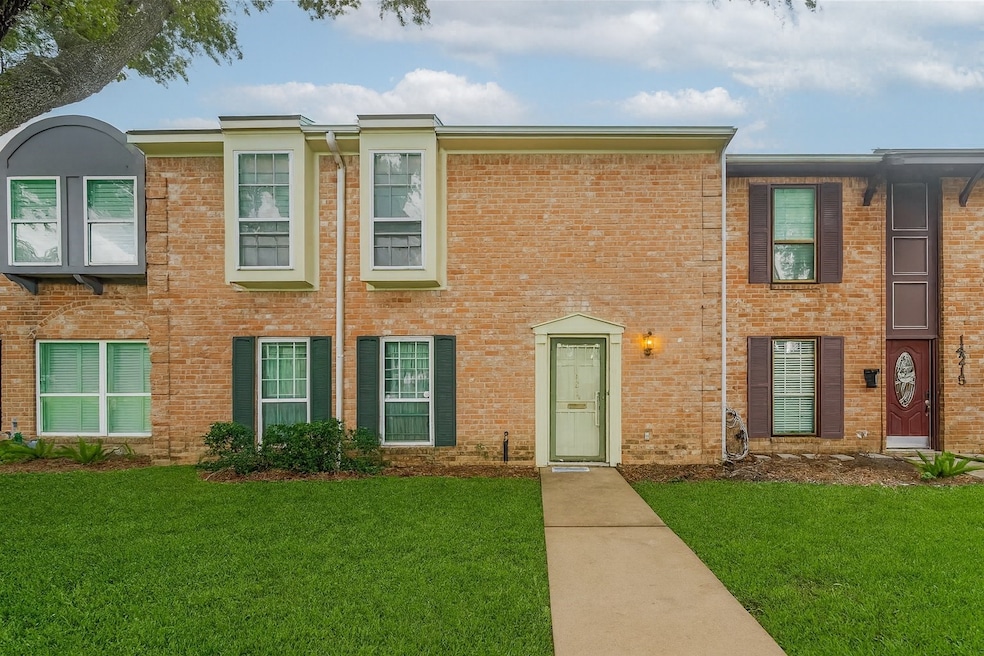 Pending $230,000 • Co-Listing Agent