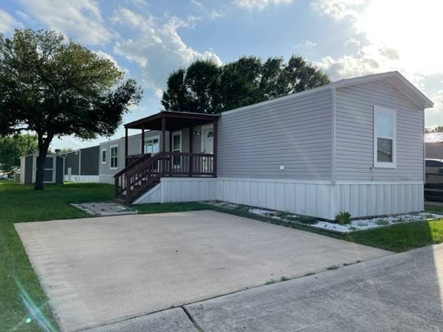 2300 Ward Bend Rd unit 365C, Sealy, TX 77474 - photo 1