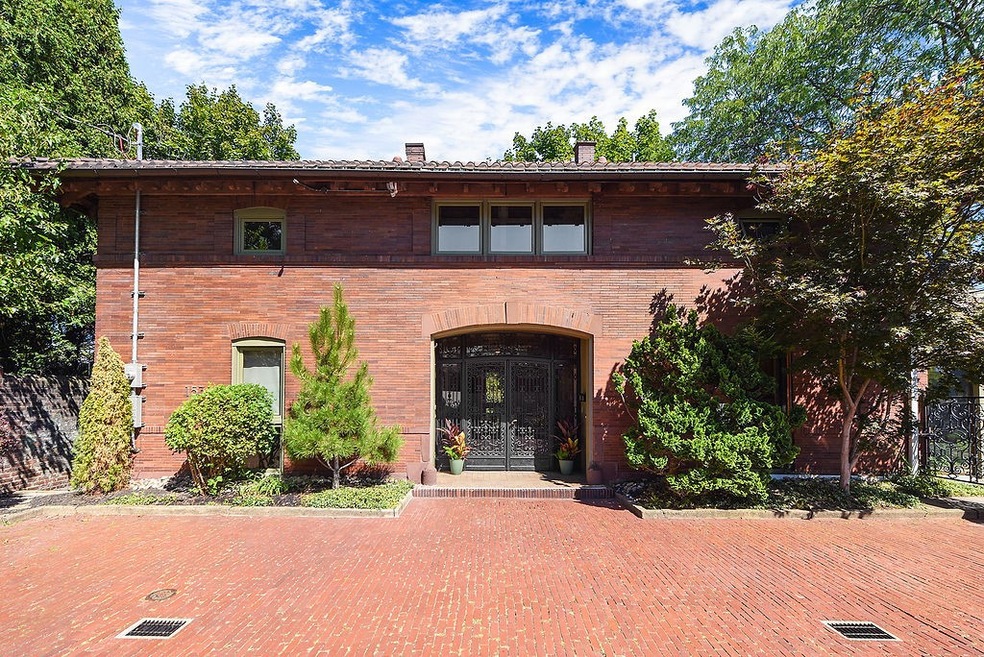 Under Contract $1,289,000