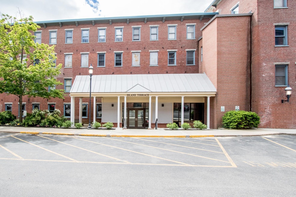 Island Terrace unit 117, Saco, ME 04072 - photo 1