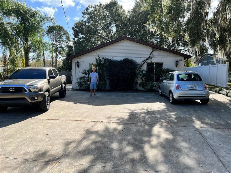 542 E Caroline St, Tavares, FL 32778 - photo 1