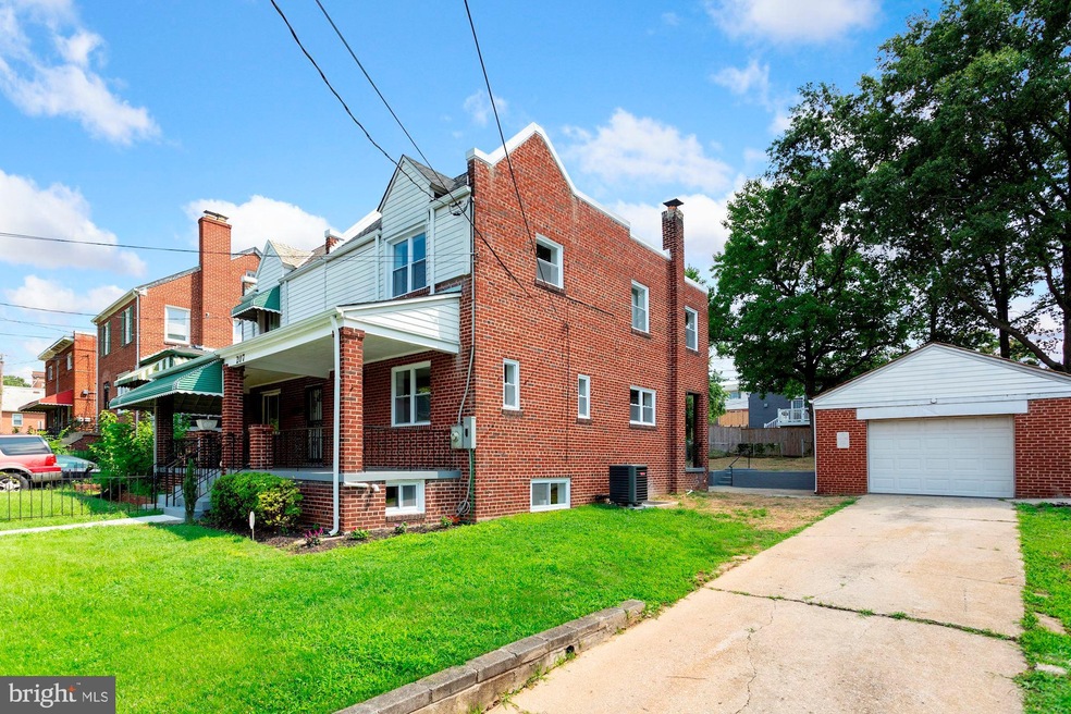 207 44th St NE, Washington, DC 20019 - photo 1