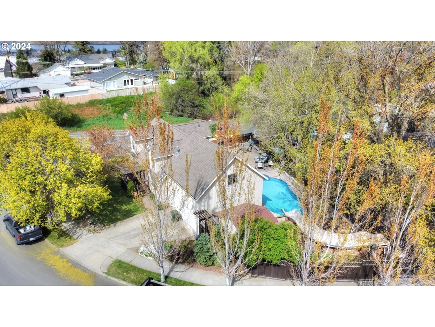 1301 E 19th St, the Dalles, OR 97058 - photo 1