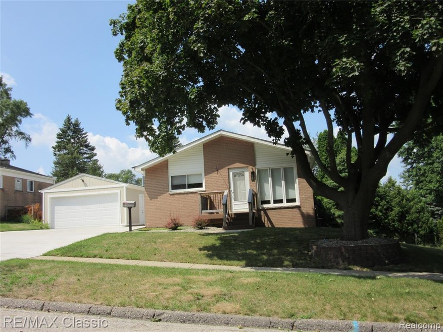 835 Manor Drive 003.JPG