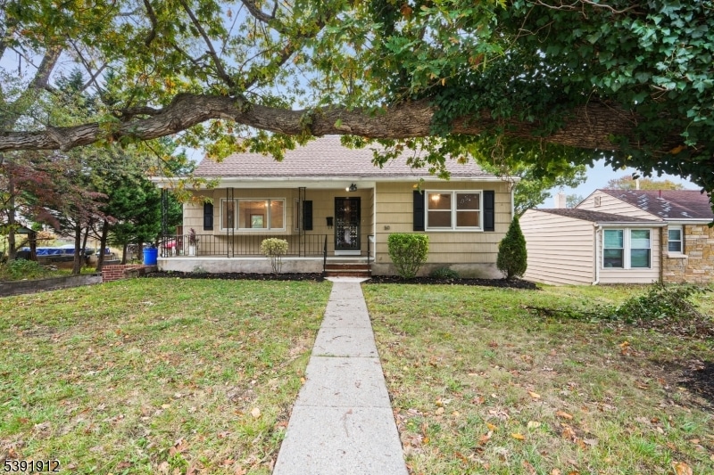 For Sale $639,000 • Co-Listing Agent